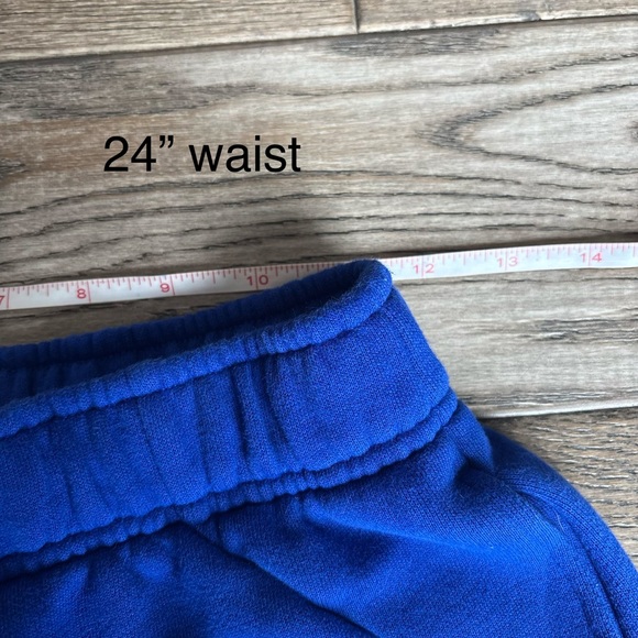 Lululemon Scuba Mid-Rise Oversized Jogger
Regular XS Royal Blue/Riverside Color - Picture 15 of 16